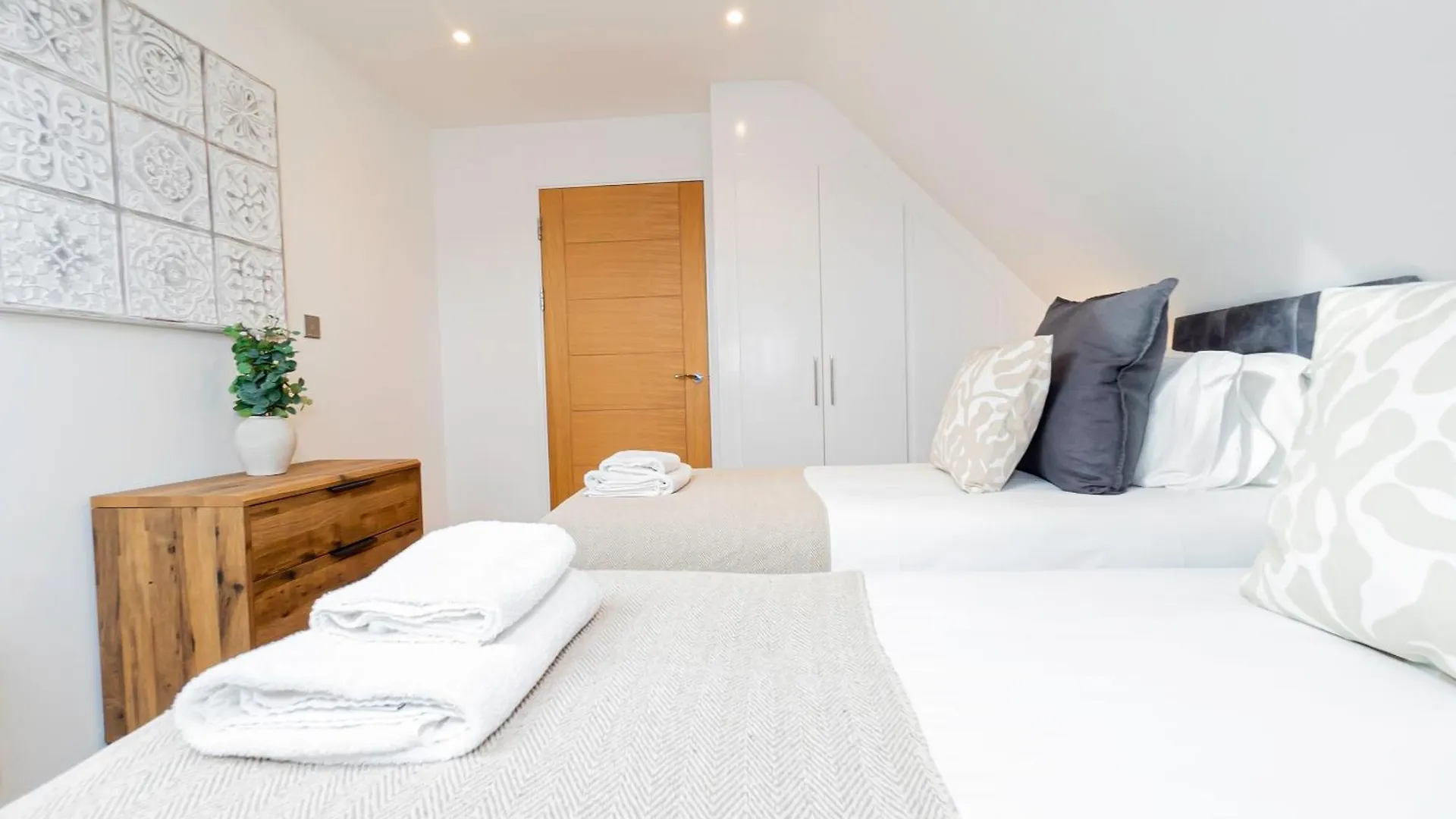 Contemporary 2-Bed Penthouse Central Stay Southampton United Kingdom