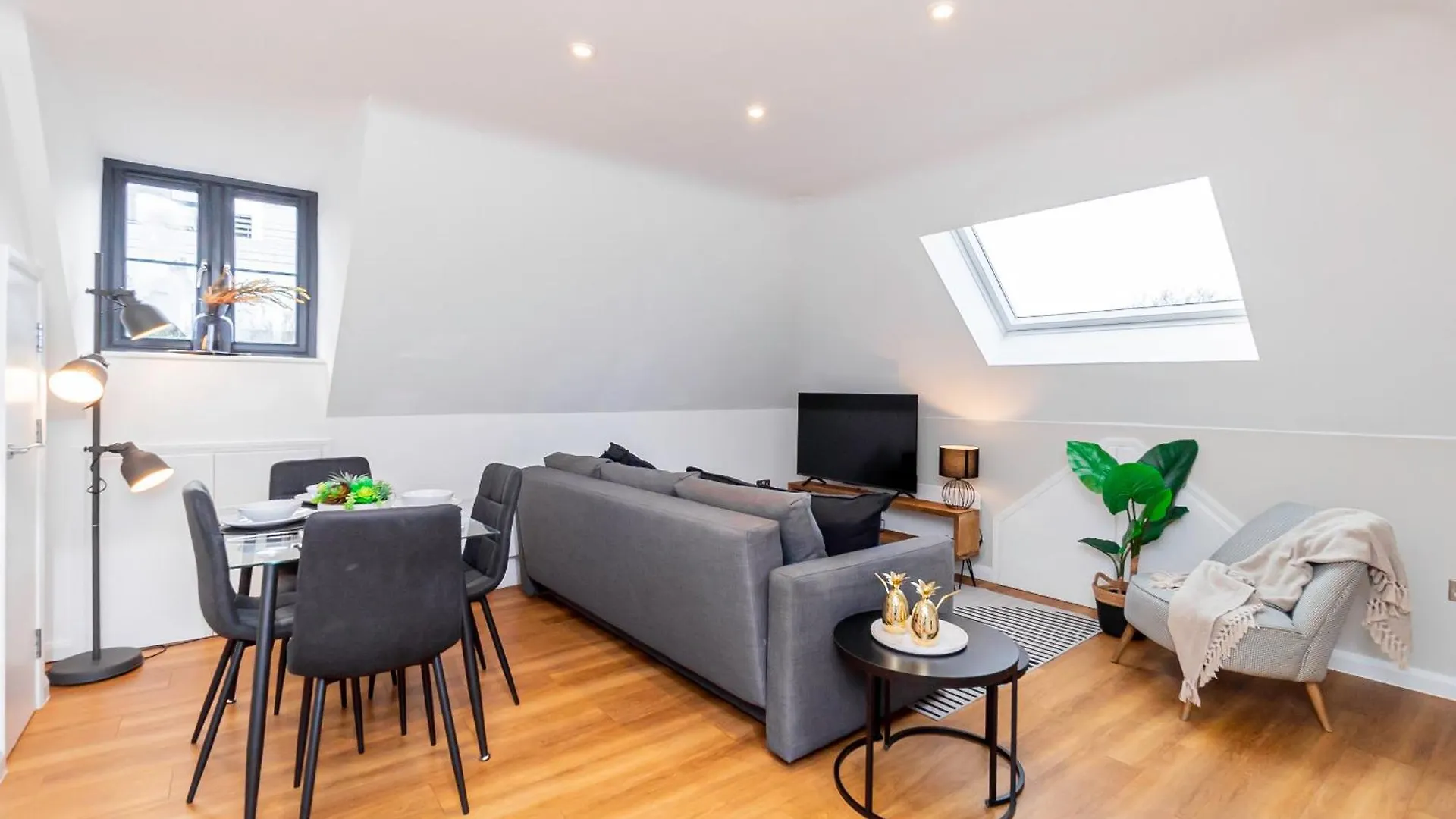 Contemporary 2-Bed Penthouse Central Stay Southampton
