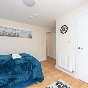Modern In Castle St Southampton