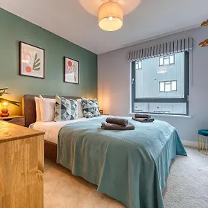 Blue Puffin Stays: Stylish 2-bed In Ocean Village Southampton