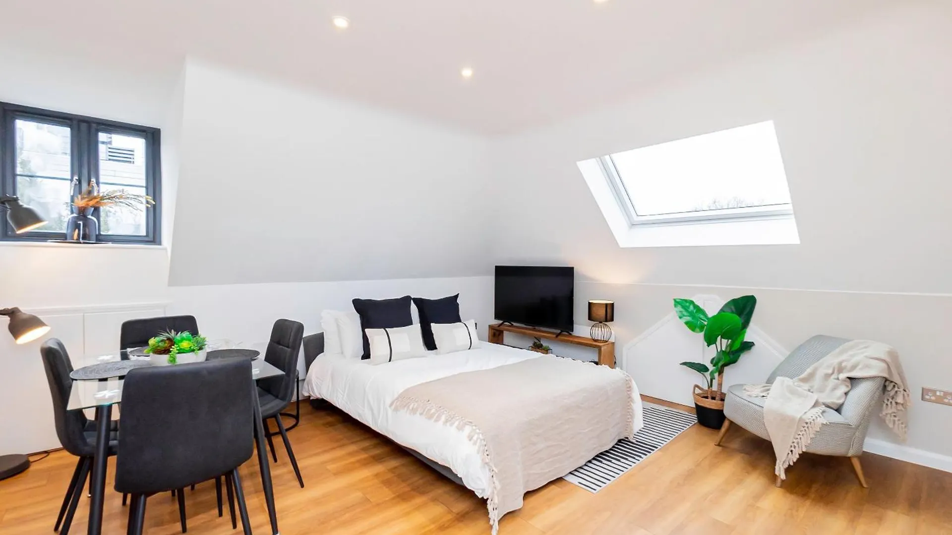 Contemporary 2-Bed Penthouse Central Stay Southampton Apartmán