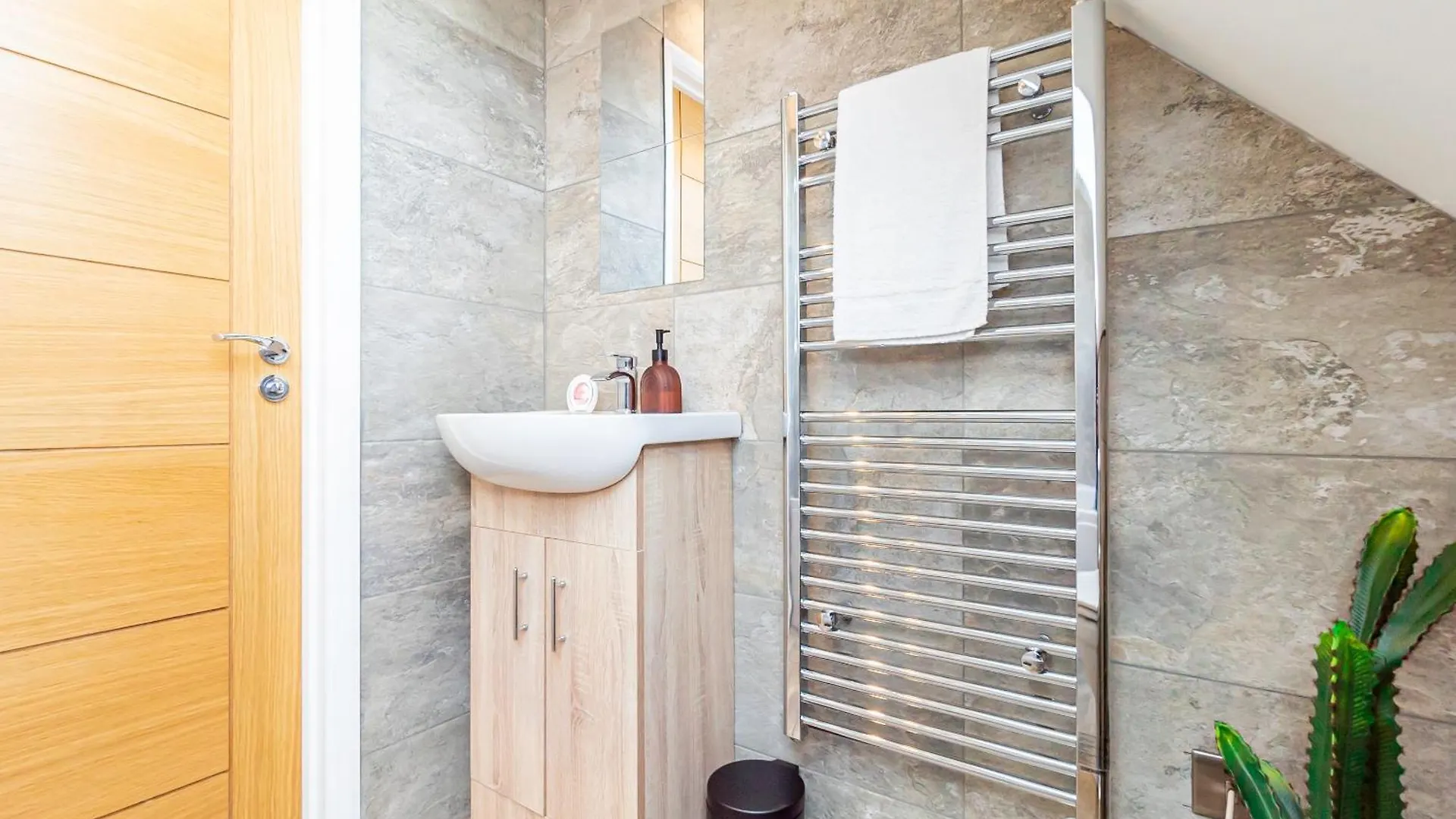 Apartmán Contemporary 2-Bed Penthouse Central Stay Southampton