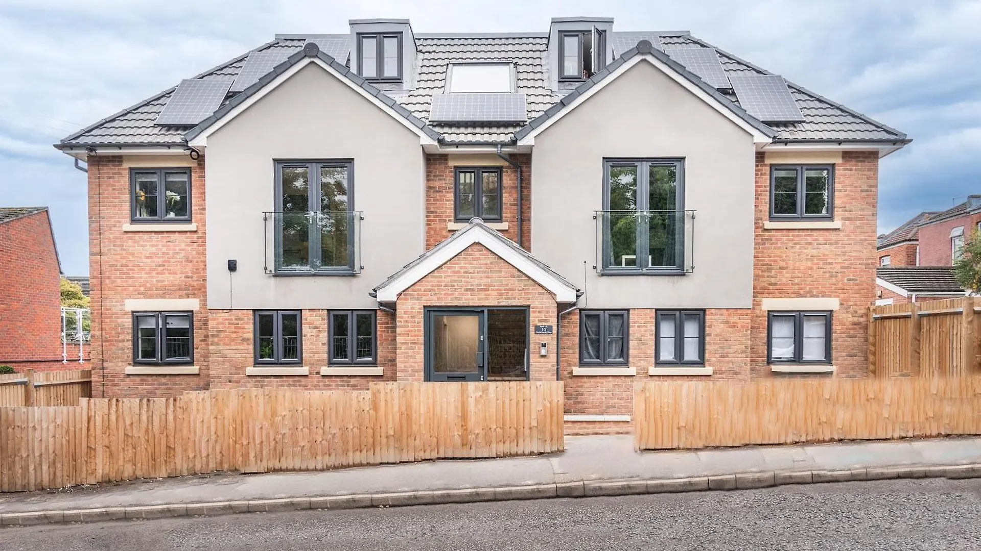 Contemporary 2-Bed Penthouse Central Stay Southampton