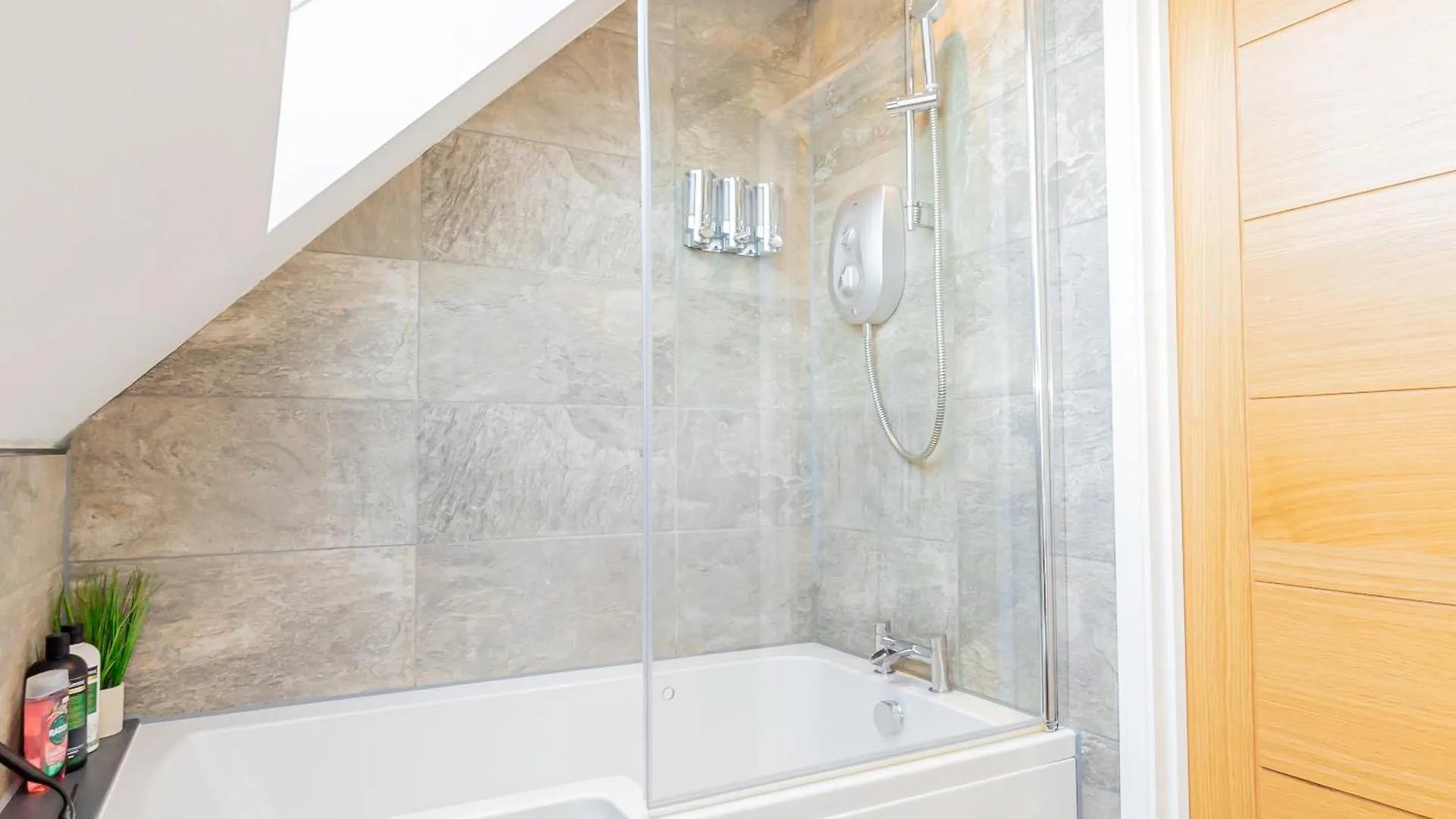 Contemporary 2-Bed Penthouse Central Stay Southampton